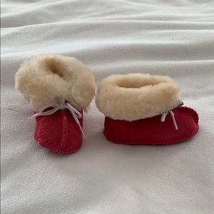 NWOT Minnetonka Pink Baby Moccasins